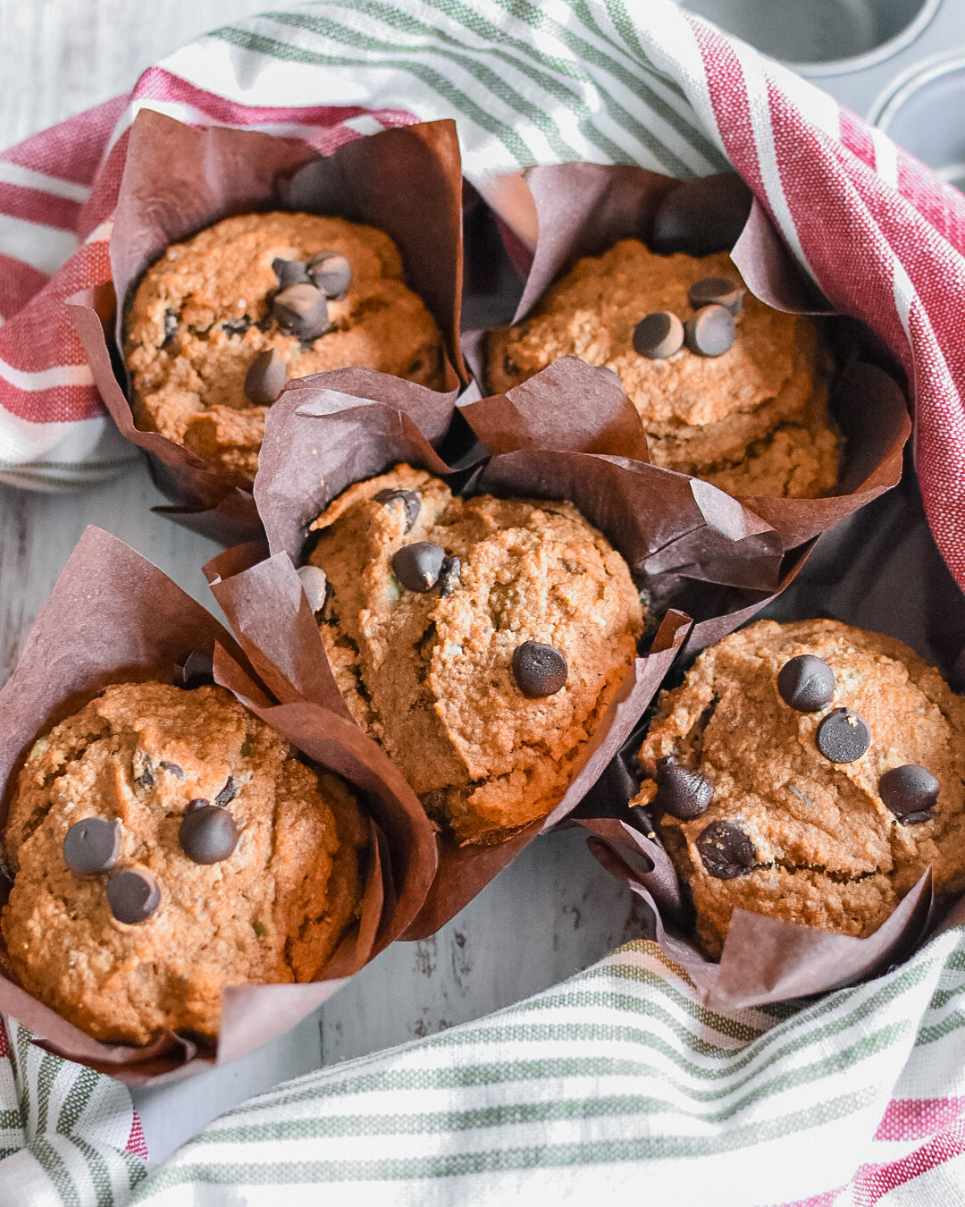 Banana breakfast muffins with dark chocolate chips